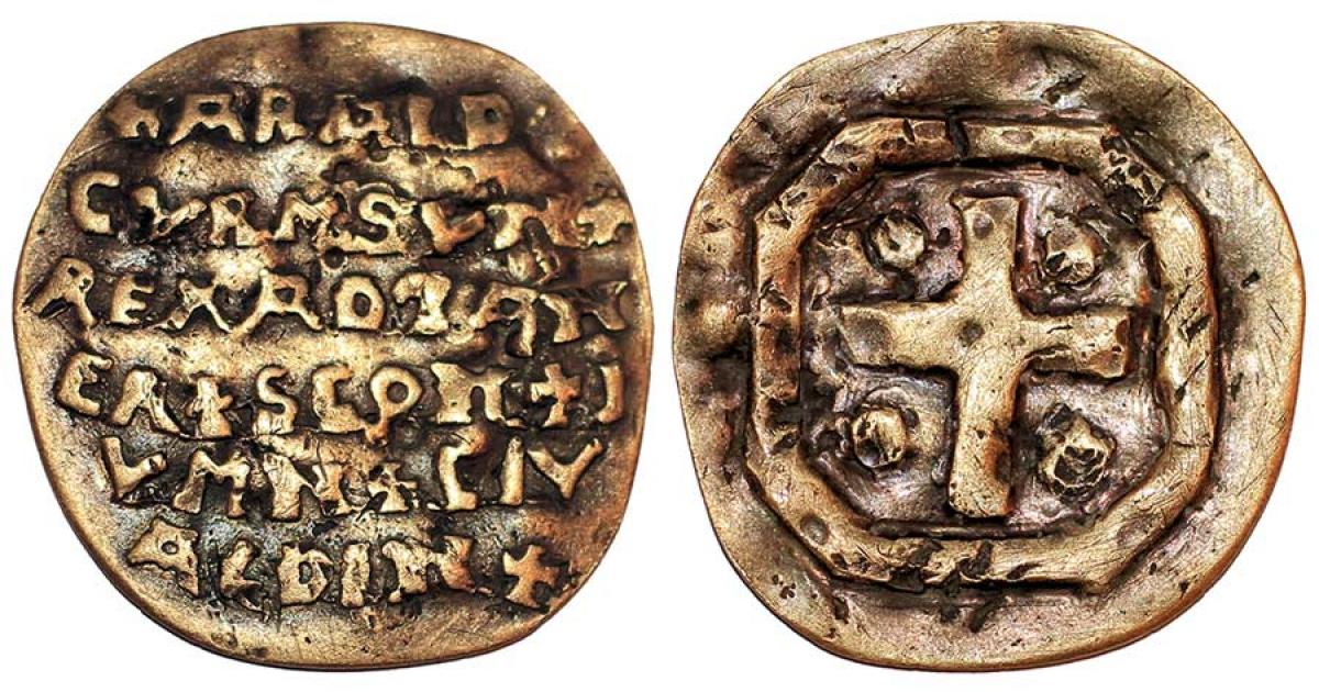 Obverse and reverse of the golden Curmsun disc. Source: Tomasz Sielski / CC BY-SA 3.0