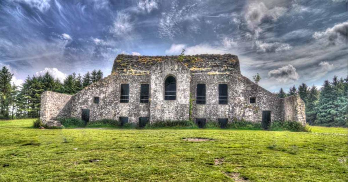 The Hellfire Club building on Montpelier Hill, Dublin.  Source: © William Alexander