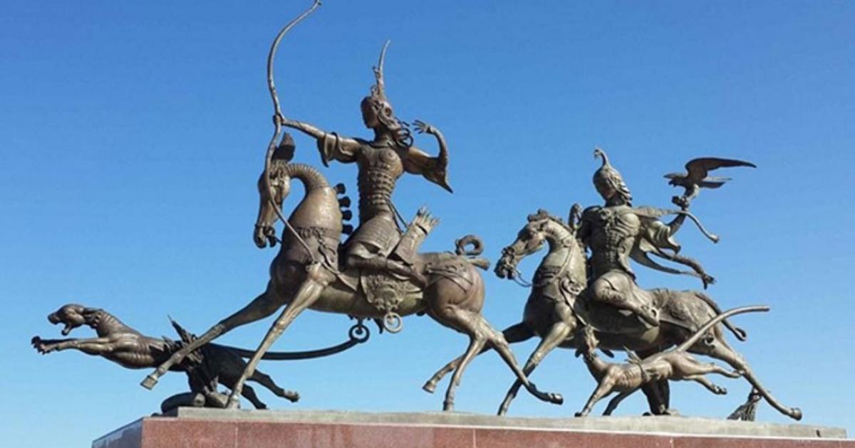 FIG 1.2. Tuva monument, mounted nomad archeress and falconer 