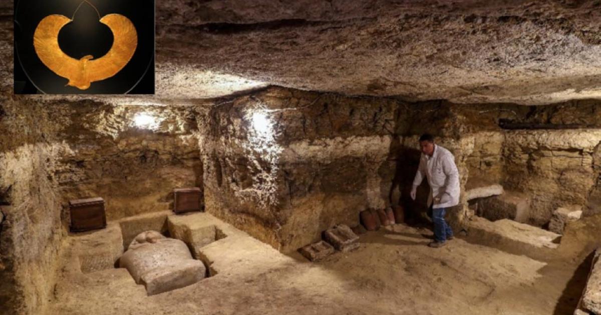 The team found 16 tombs containing 20 sarcophagi. Source: Egyptian Antiquities Ministry.