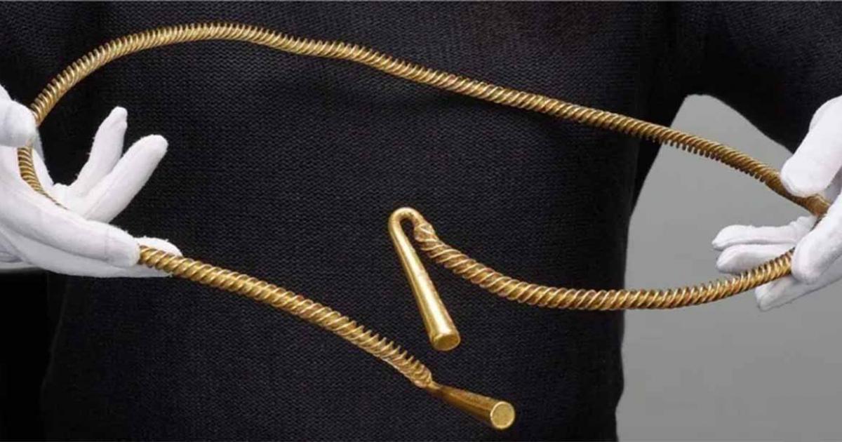 Gold torc stolen from Ely Museum, Cambridgeshire, UK.     Source: © Trustees of the British Museum