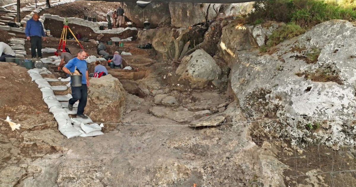 Excavation of the prehistoric cave at Fureidis (Fordis), Israel