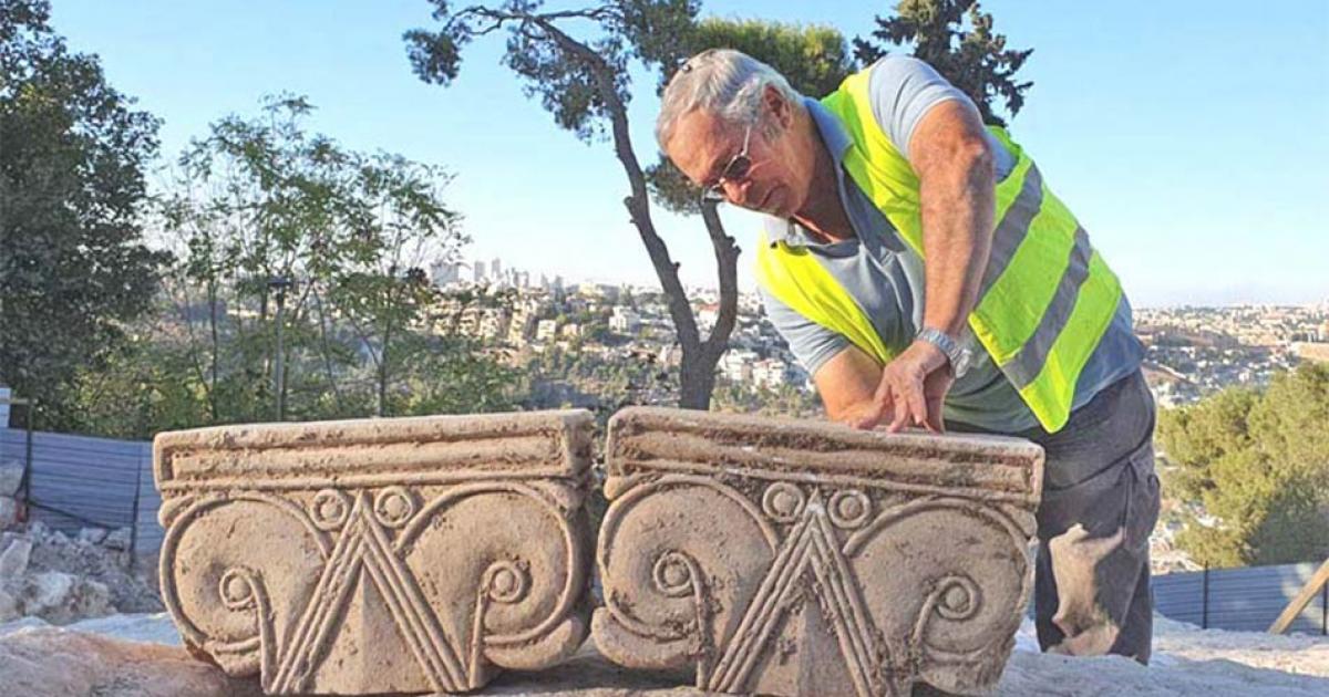 Director of the Jerusalem Promenade excavation Yaakov Billig with the unearthed capitals that likely were part of a First Temple Period palace.            Source: Yoli Shwartz / Israel Antiquities Authority