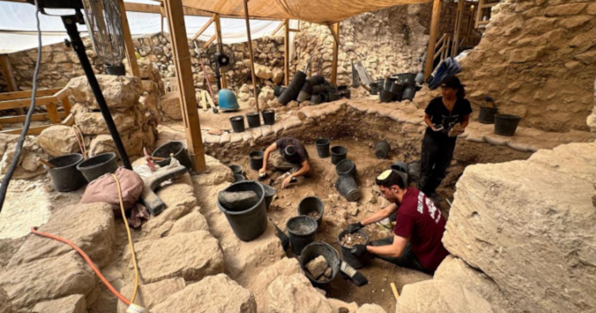 Archaeologists excavate the destruction layer at the Givati Parking Lot site in Jerusalem's City of David