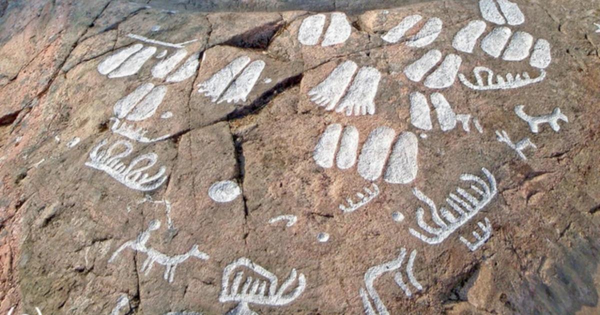 Bronze Age footprint carvings at Foss 6:1 panel, Tanum.