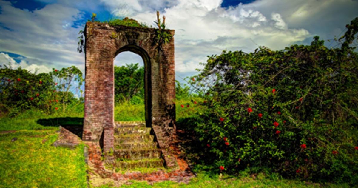 The remaining arch of Fort Kyk-Over-Al         Source: homocosmicos/ Adobe Stock