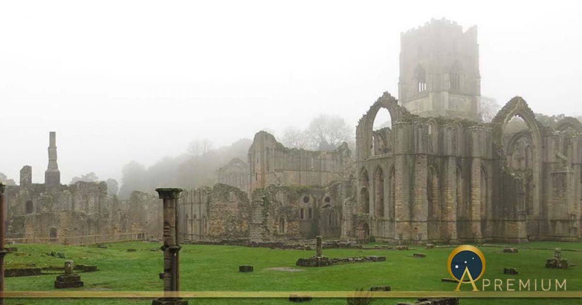 Fountain Abbey grounds enveloped in morning mist, from the Infirmary (DrMoschi /CC BY-SA 4.0)