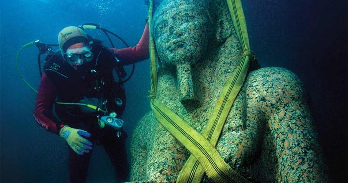 ranck Goddio underwater at Thonis-Heracleion next to an ancient Egyptian stone statue. Source: Christoph Gerigk / Franck Goddio / Hilti Foundation