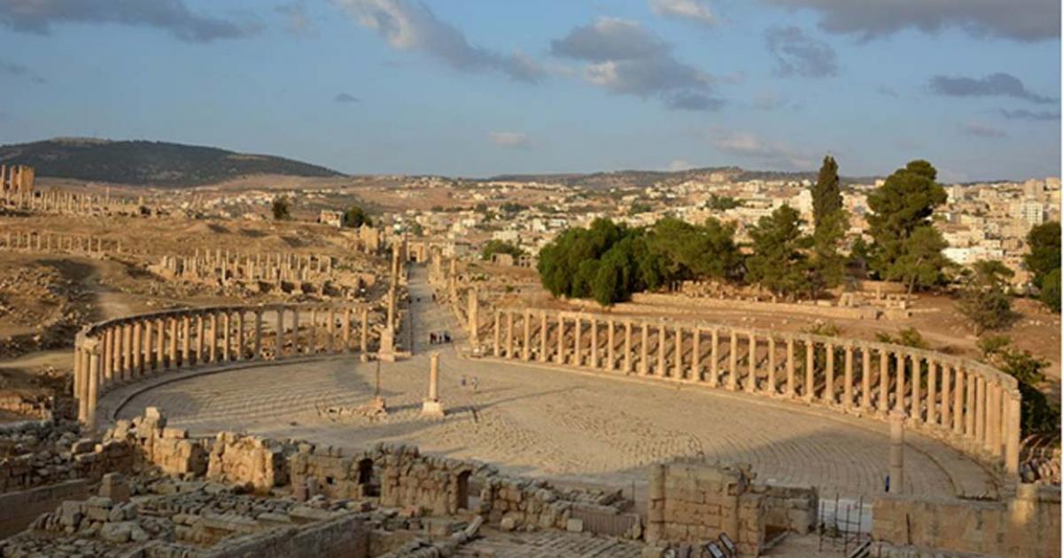 The Oval Forum and Cardo Maximus in ancient Jerash