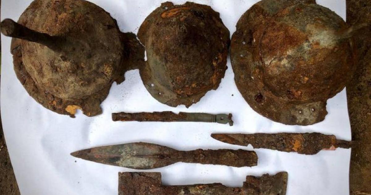 Spearheads, helmets and other items found at the Germanic warriors burial site.       Source: Tempelburg Historical and Cultural Association and Kostrzyn Fortress Museum