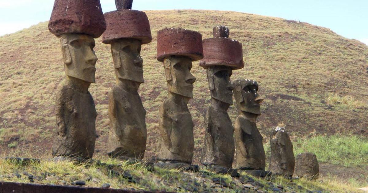 Maoi statues of Easter Island with Pukao 