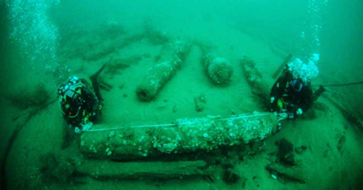 Brothers Julian and Lincoln Barnwell measuring one of the Gloucester’s cannons. Source: Norfolk Historic Shipwrecks