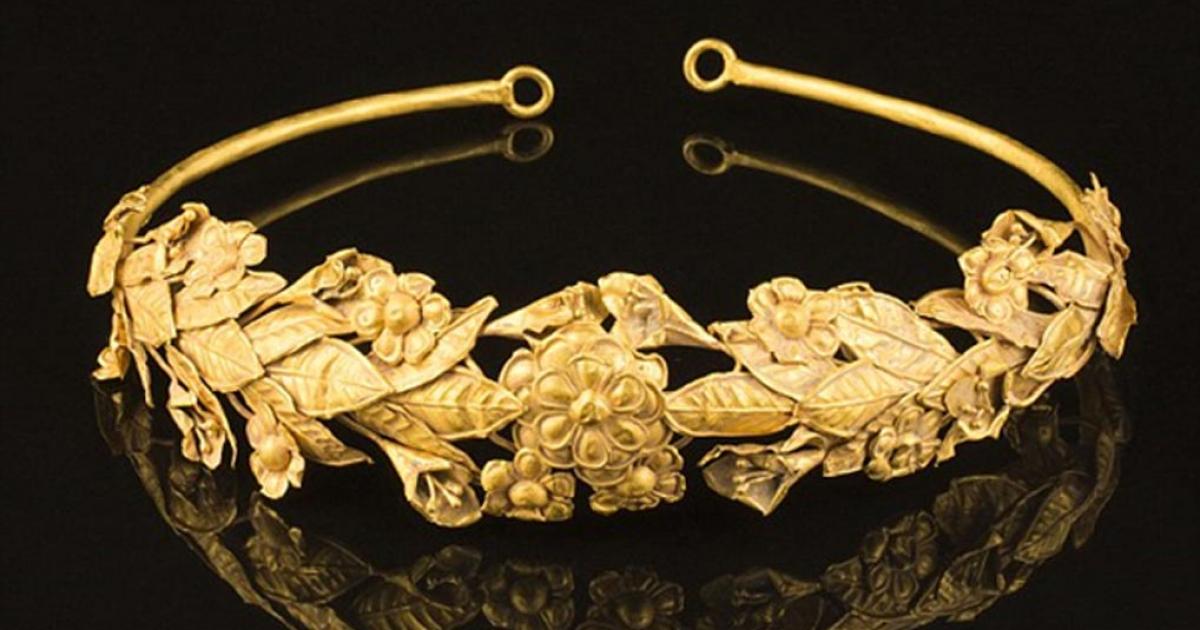 Pensioner finds 2,300-Year-Old Pure Gold Crown Under Bed