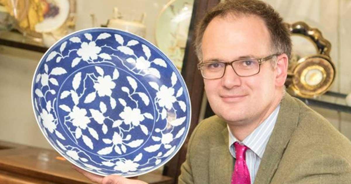 Charles Hanson of Hansons Auctioneers with the plate