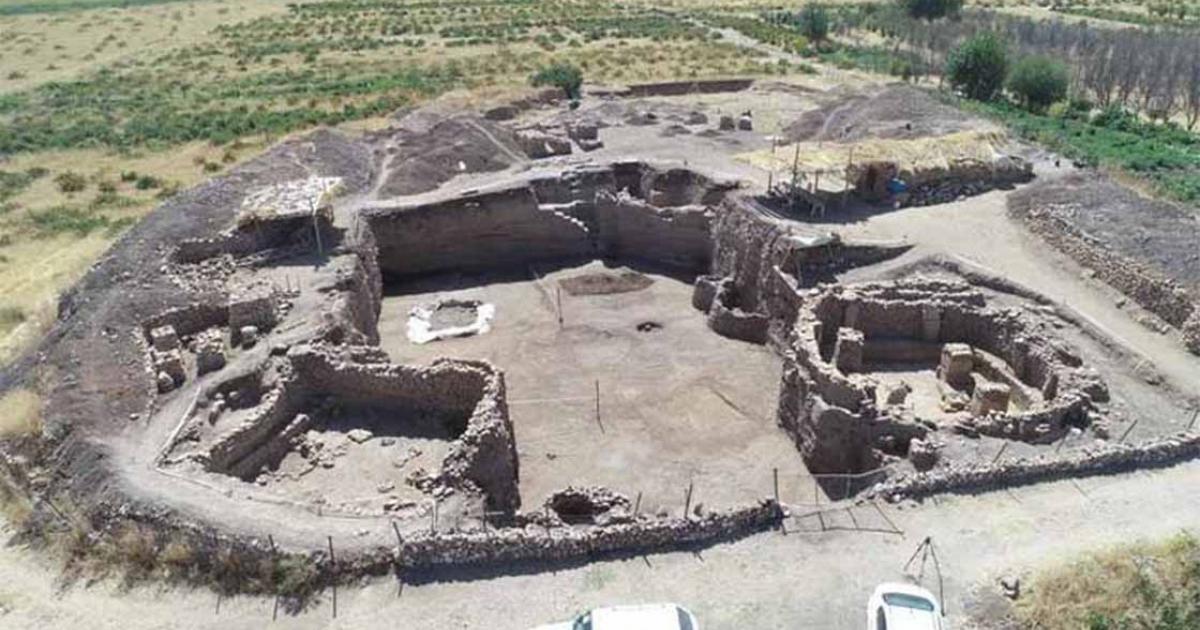 A section of the Gre Filla Neolithic site in Turkey. The site’s temple mound is scheduled to be relocated before the area is flooded.        Source: Arkeofili