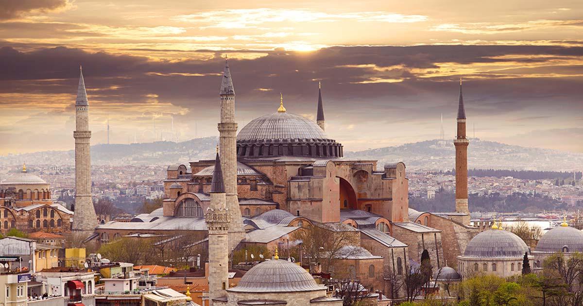 The Hagia Sophia Mosque in Istanbul, originally serving as the spiritual center of Eastern Christianity, played a symbolic and historical role in the Great Schism of 1054. Source: LALSSTOCK / Adobe Stock