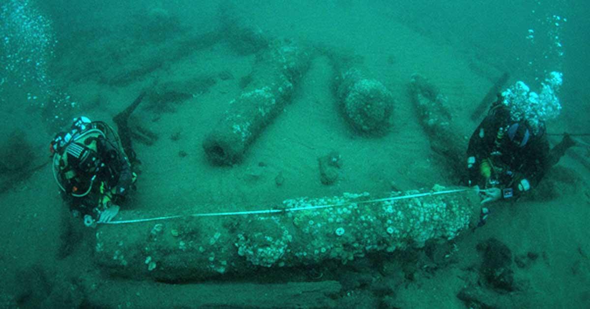 Underwater archaeologists measuring the cannon of the sunken HMS Gloucester. Source: Maritime Archaeology Trust / Norfolk Historic Shipwrecks Ltd.