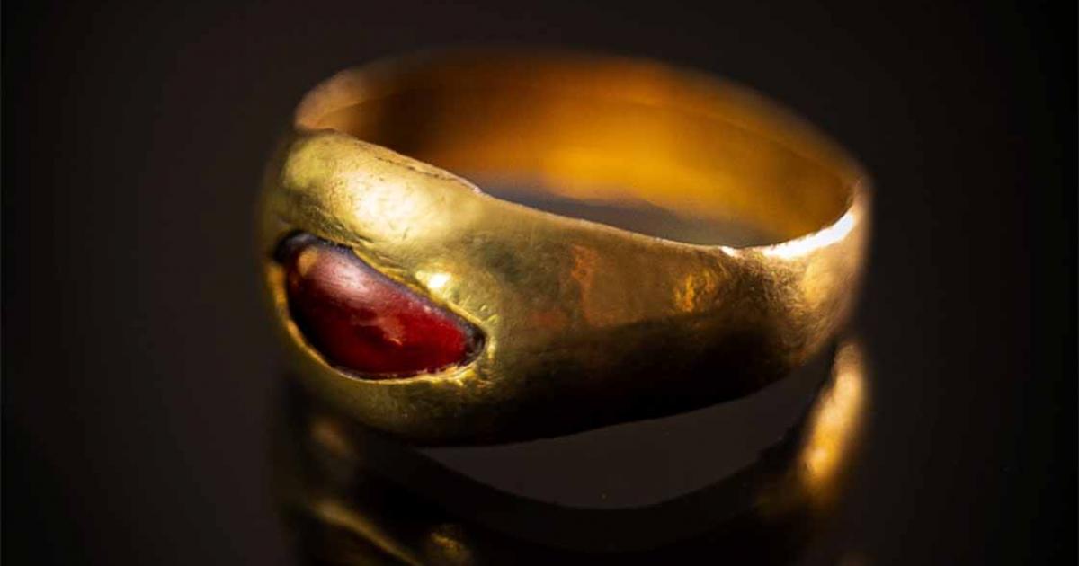 The Hellenistic gold ring found in the Dity of David, Jerusalem.         Source: Israel Antiquities Authority