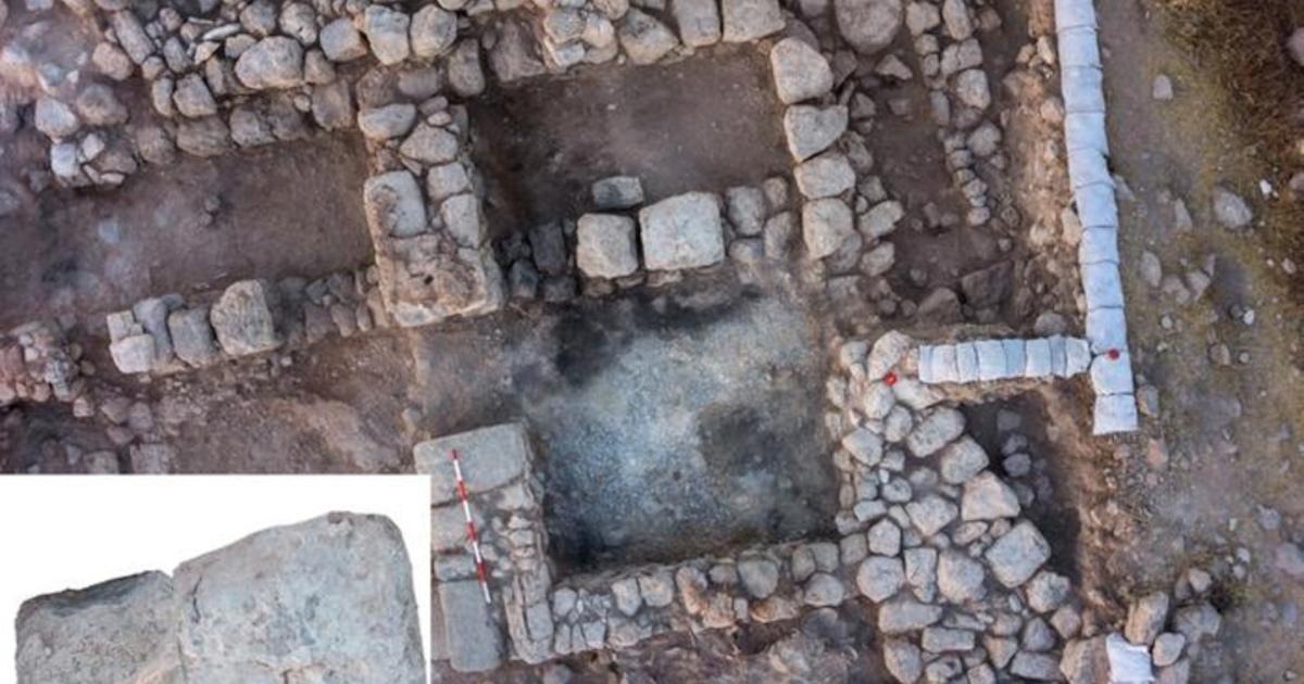 Aerial view of Room 101B after the completion of excavations with the big stones left in situ. Inset: the two surviving fragments of the standing stone, digitally rejoined