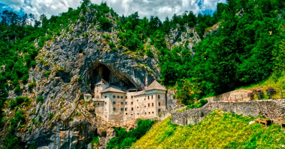 Predjama Castle, Slovenia. Source: jankost / Adobe Stock.