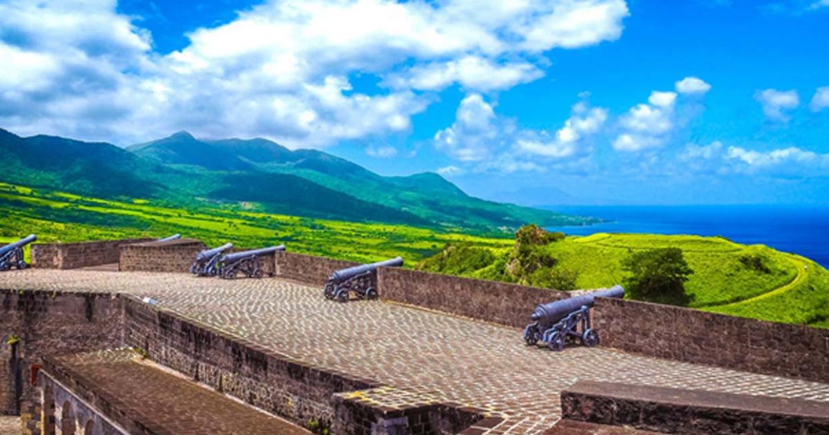 Cannons along the ramparts of Brimstone Hill (CC BY-SA 2.0)