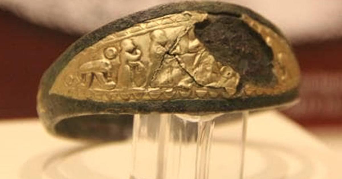 This is the rare 3,300-year-old Hittite bracelet that a Turkish farmer found in his field, which he turned in to the proper authorities.		Source: Anadolu Agency