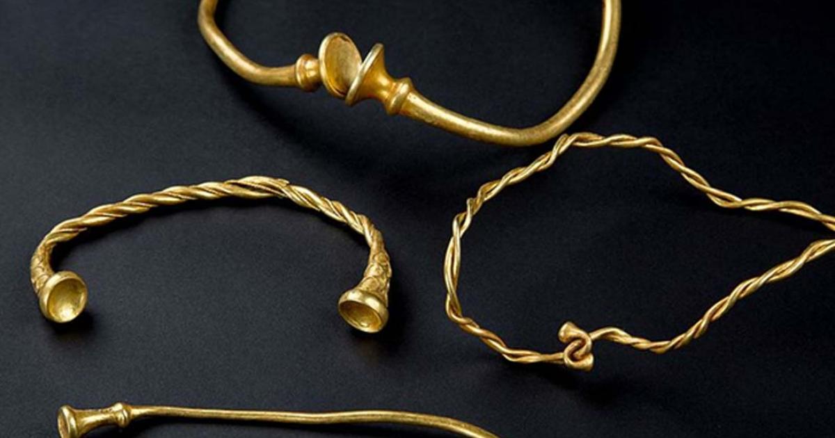 After 20 Years, Amateur Metal Detecting Friends Find the Oldest Iron Age Gold Jewelry in Britain