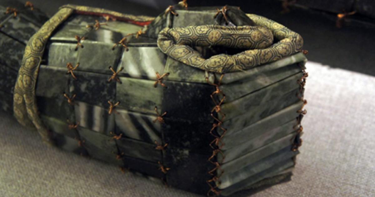 Detail of the hand section of the jade burial suit of Liu Sui, Prince of Liang, of Western Han 