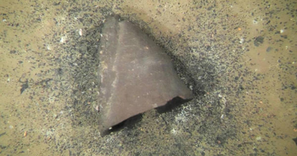 Almost intact pot found in Lake Biwa, Japan.