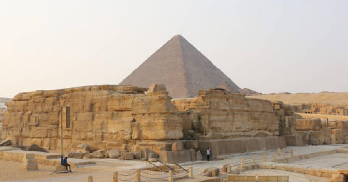 The Valley Mortuary Temple of Khafre, with pyramid of Khafre in the background.