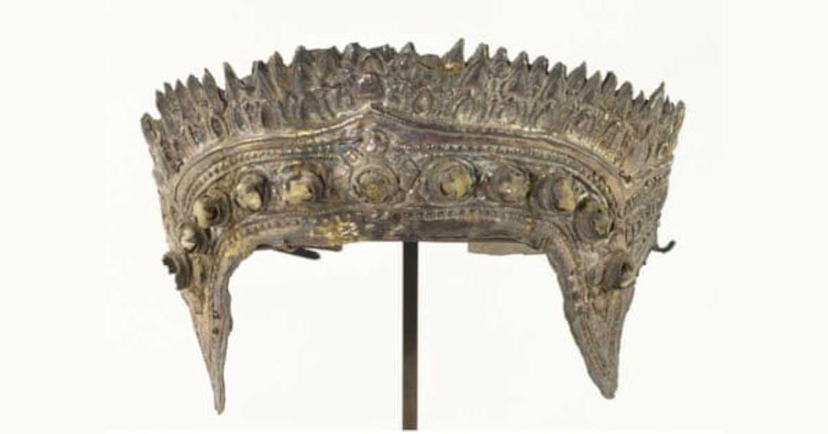 A crown from the Khmer Crown jewel collection that has been returned to Cambodia.	Source: Cambodian Minister of Culture and Fine Arts