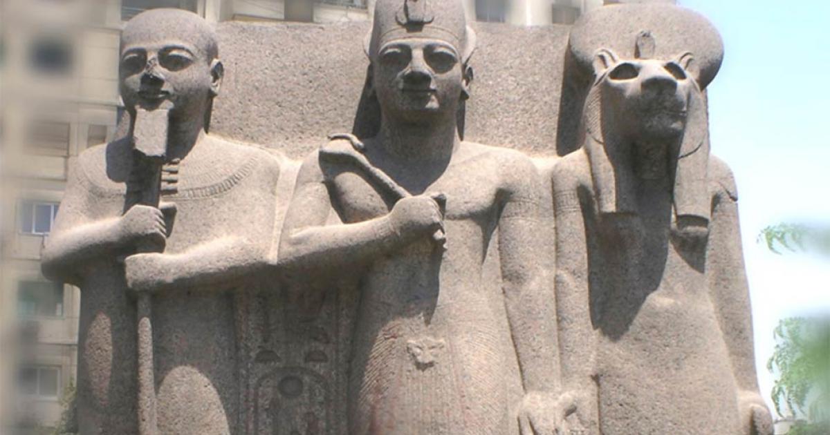 Trilogy statue of King Ramesses II, Ptah and Sekhmet. Cairo Egyptian Museum.          Source: JMCC1 / CC BY-SA 3.0