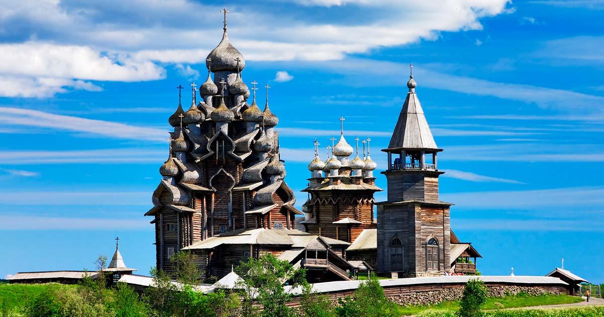 Wooden churches on island Kizhi on lake Onega, Russia. Source: Mikhail Markovskiy / Adobe Stock.