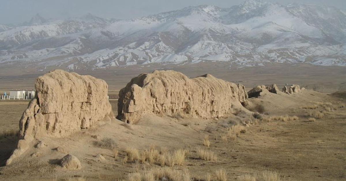 A view of Koshoy Korgon from the inner northern corner, looking south-east. The on-site museum is visible in the background. Source: Firespeaker / CC BY-SA 3.0