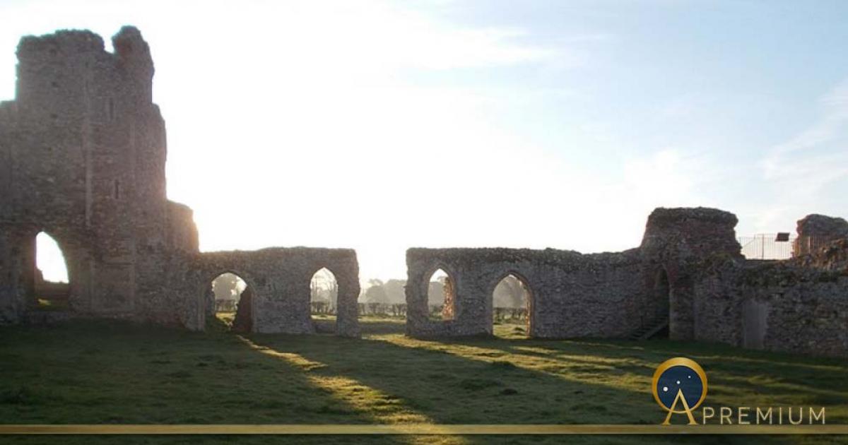 Leiston Abbey cloister garth at dawn (Eebahgum /CC BY-SA 4.0)