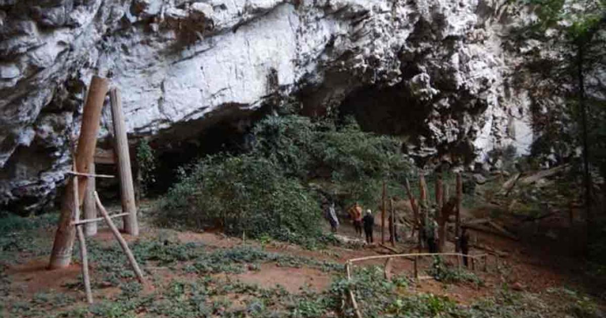 Caves and rock shelters dot the mountains in the northwestern highlands of Thailand. Over 40 in Mae Hong Son province contain wooden coffins on stilts, dating back 1,000 - 2,300 years. Source: © Selina Carlhoff/ Max Planck Society