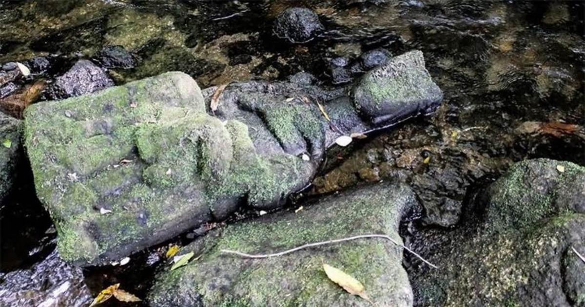 A fisherman found this Madonna in a river near Santiago de Compostela, Spain. Source: Conchi Paz via Apatrigal