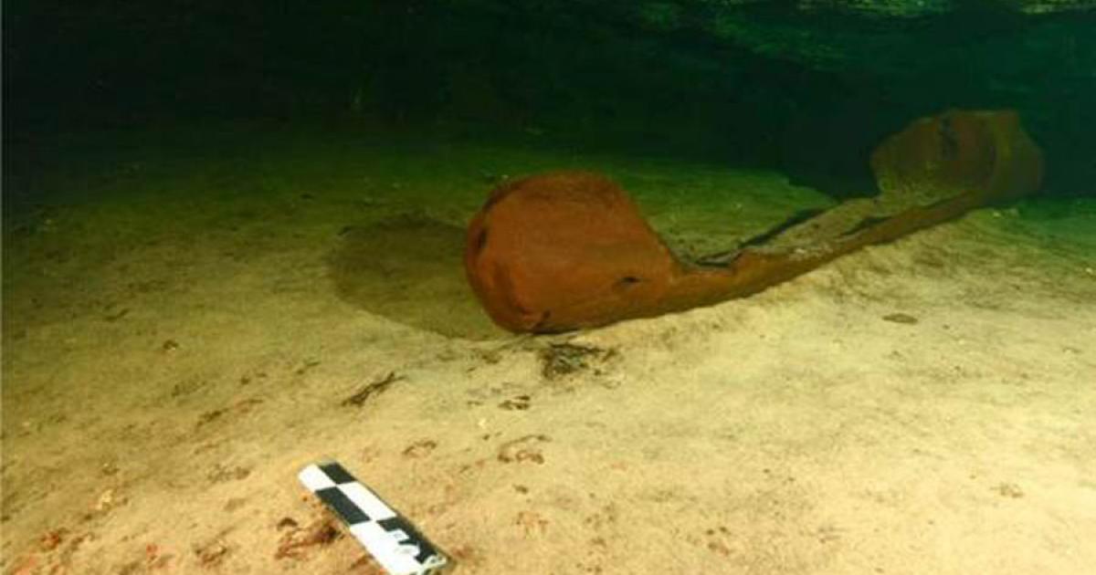 The rare Maya canoe found in a Mexican cenote. Source: Oficina Península de Yucatán de la SAS-INAH