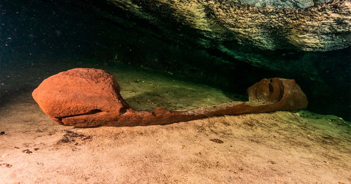 The underwater discovery of an ancient Maya canoe in a Mexican sinkhole. Source: INAH