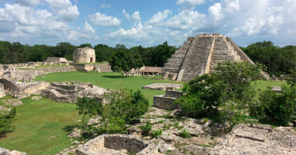 Central Mayapan showing the K’uk’ulkan and Round temples. Source: Bradley Russell / Nature