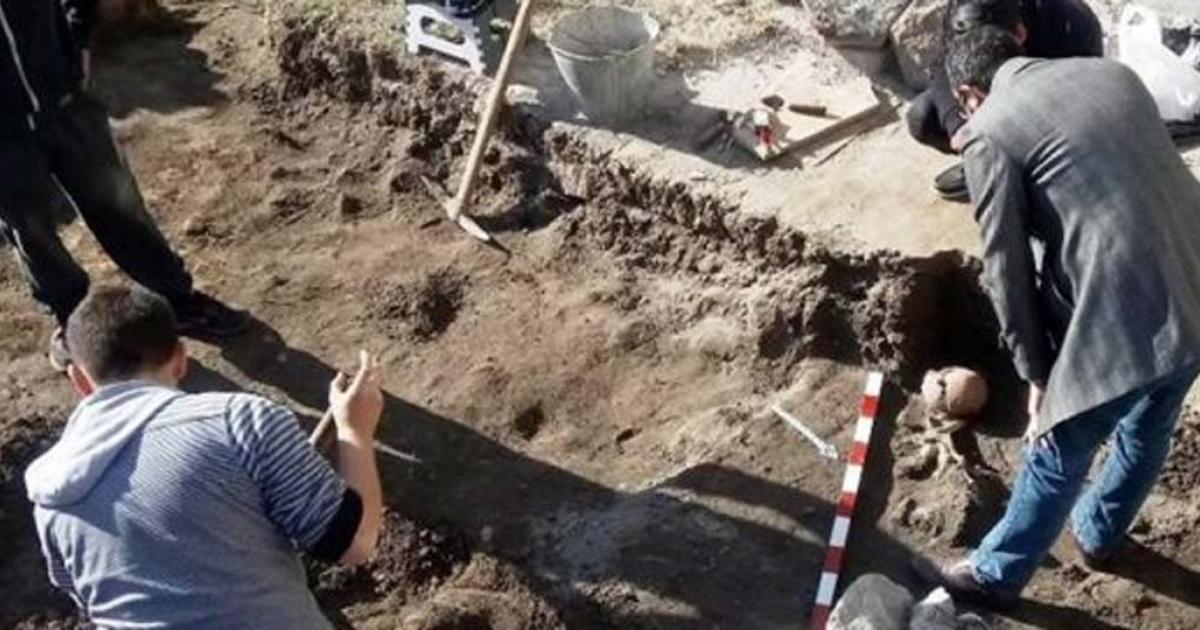 A skeleton with an arrow in or at the chest has been discovered in a burial from the 11th-12th century AD during rescue excavations at the Antiquity Odeon in Bulgaria’s Plovdiv