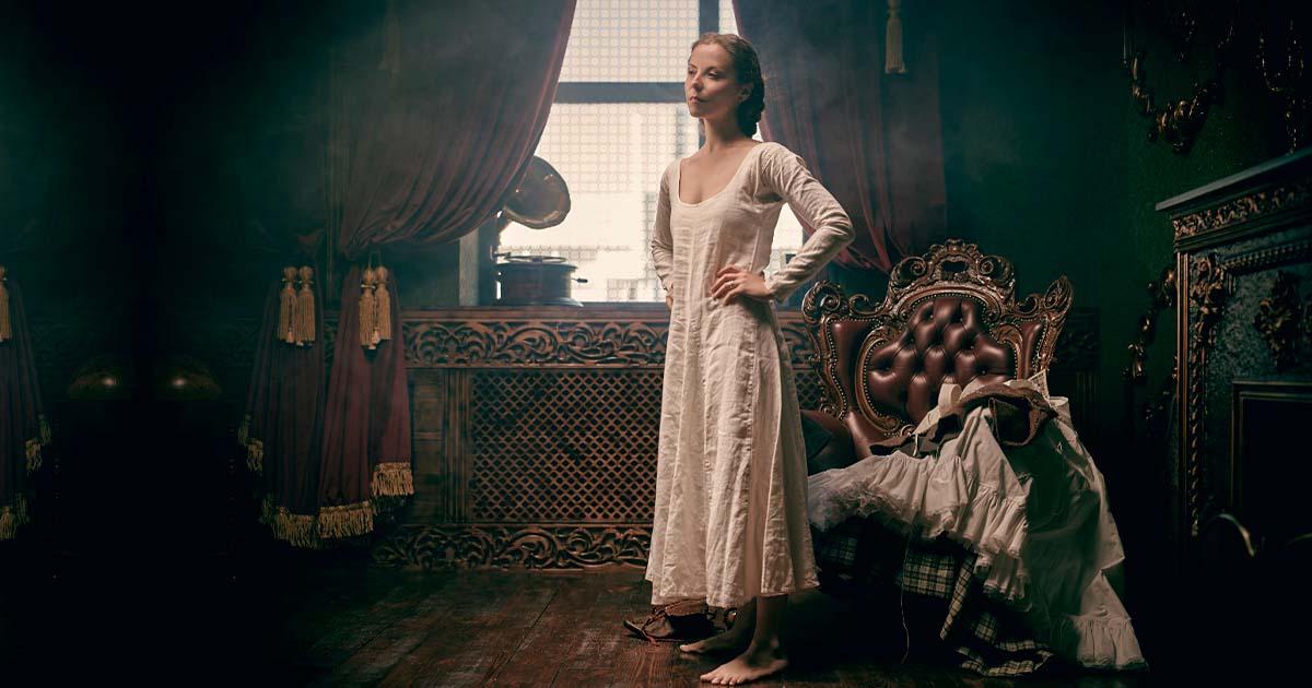 Medieval noble woman getting dressed. Source: Andrey Kiselev / Adobe Stock.