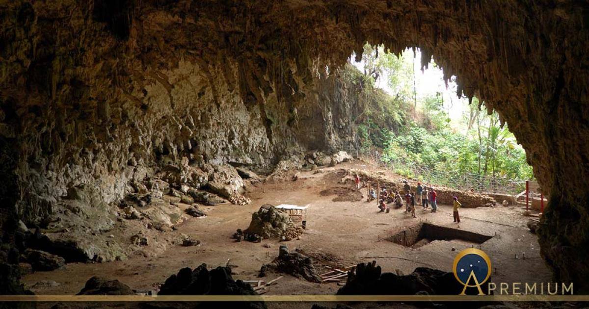 Cave where the remains of Homo floresiensis were discovered in 2003, Lian Bua, Flores, Indonesia (CC BY-SA 2.0)