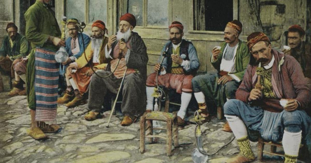 Men smoking pipes, Ottoman era, Turkey (Antiller / Flickr)