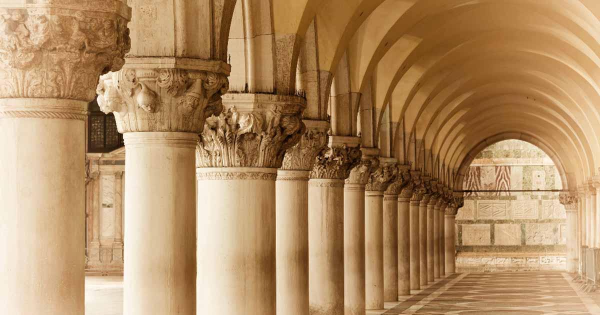 Classic column of Renaissance architecture, in Venice, Italy. Source: leeyiutung/Adobe Stock