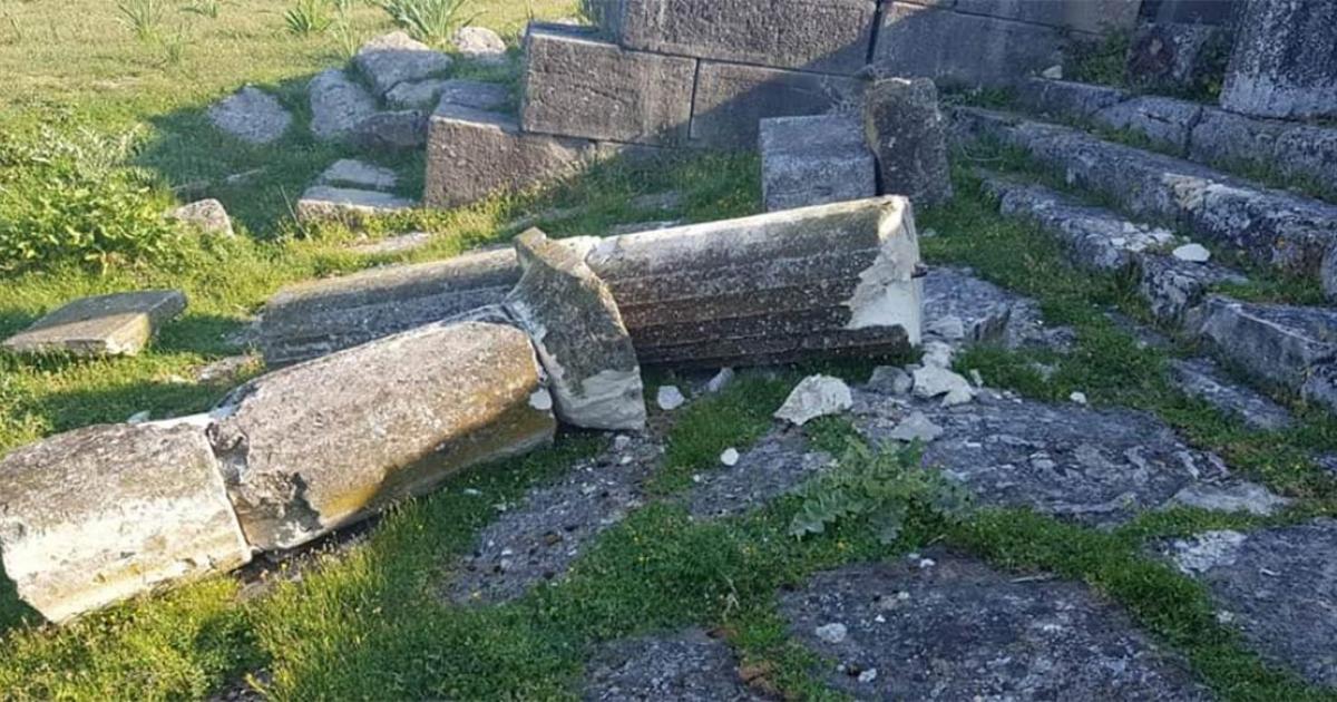 Destroyed marble column at the monumental fountain at the ancient city of Apollonia in Albania. Source: Himara