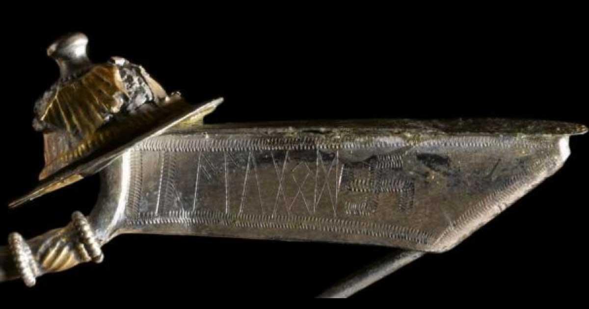 The brooch found at Værløse Airfield has been inscribed with Norse runes and the ancient sun symbol, the swastika, which the Nazis used to further their horrifying ideology.    