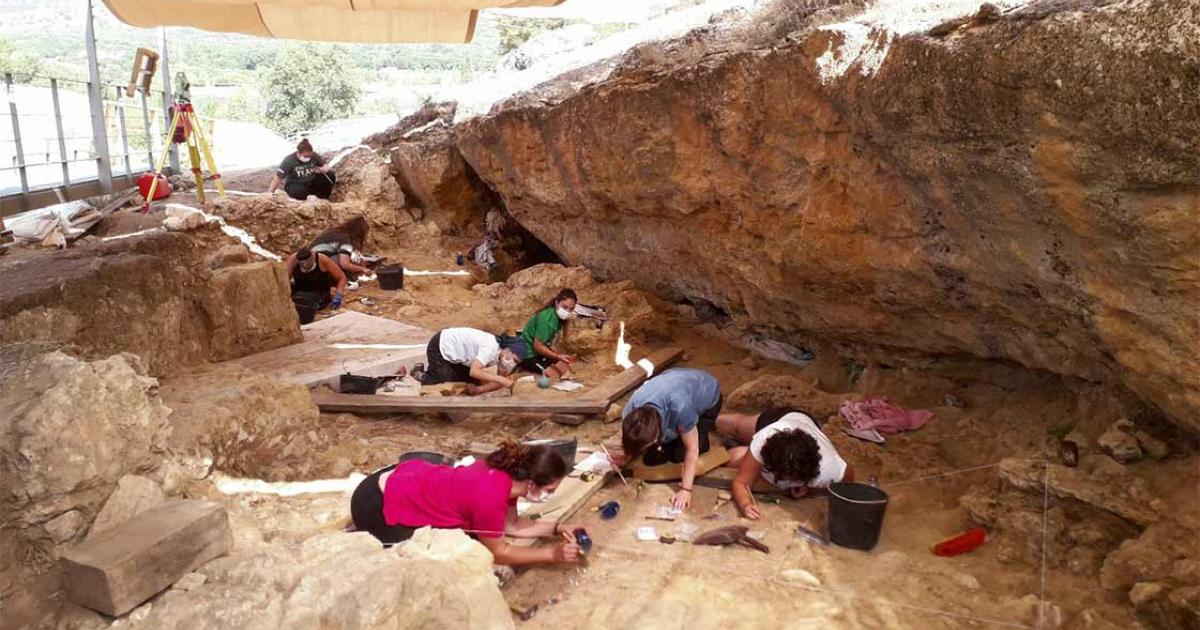 The research site at Abrigo de Navalmaíllo which has been found to be a Neanderthal hunting camp.  Source: CENIEH