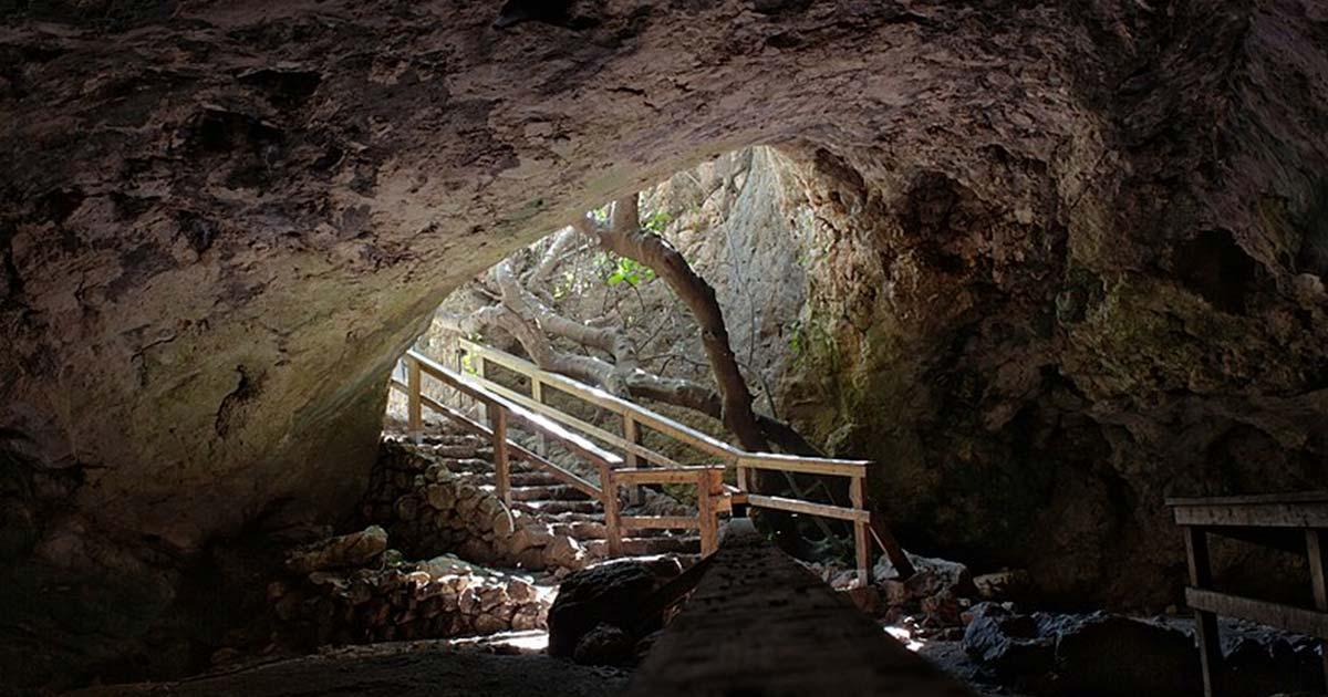 Entrance to Te’omim Cave, or Twins cave, near Jerusalem which has produced evidence of a necromancy cult. Source: Yair Aronshtam/CC BY-SA 2.0