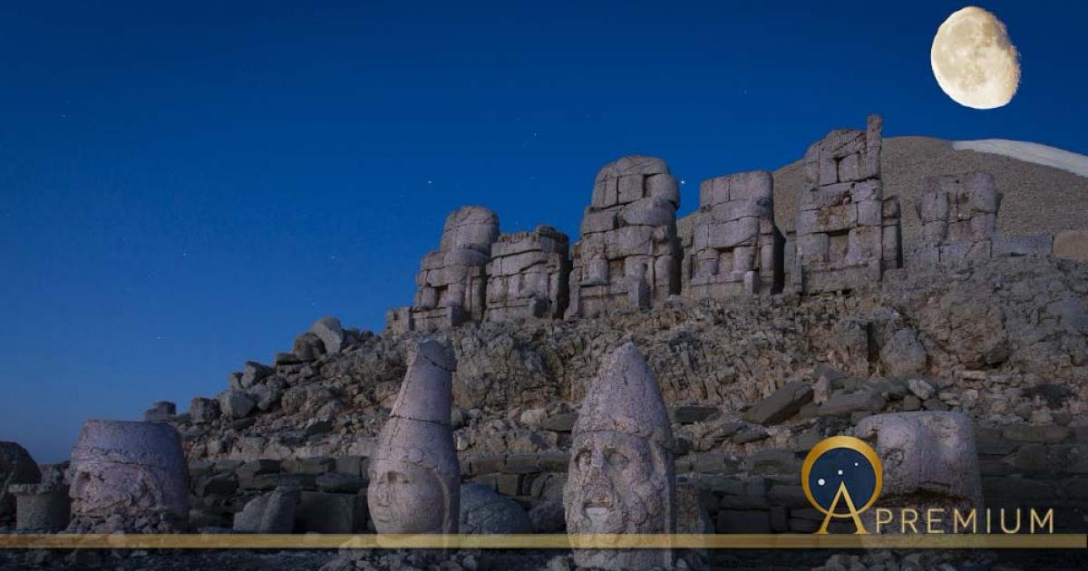 Giant seated statues of Nemrut Mountain (IzzetNoyan/ Adobe Stock)